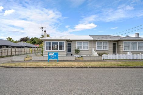 Photo of property in 34 Queenwood Road, Levin, 5510