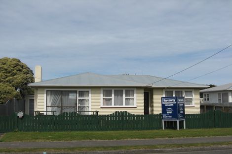 Photo of property in 18 Waitote Street, Castlecliff, Whanganui, 4501