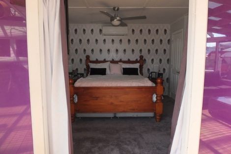 Photo of property in 51 Nash Parade, Foxton Beach, Foxton, 4815