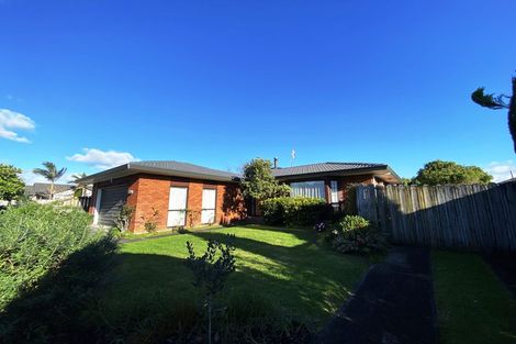 Photo of property in 38 West Fairway, Golflands, Auckland, 2013