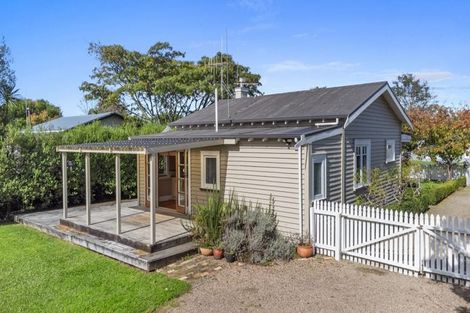 Photo of property in 27 Oxford Street, Fairfield, Hamilton, 3214