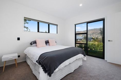 Photo of property in 15 Matipo Street, Wanaka, 9305