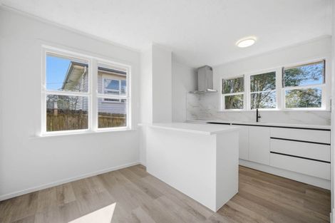 Photo of property in 194 Chivalry Road, Glenfield, Auckland, 0629