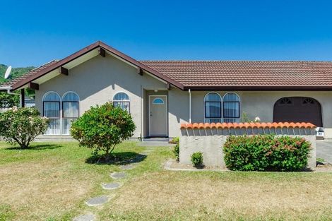 Photo of property in 2a Stuart Street, Waikanae, 5036