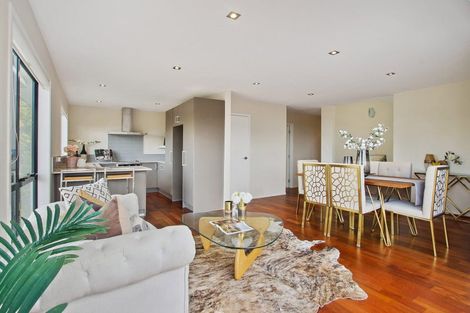 Photo of property in 4a Korotaha Terrace, Rothesay Bay, Auckland, 0630