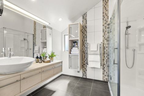 Photo of property in 39 Williamson Avenue, Belmont, Auckland, 0622