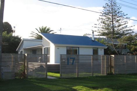 Photo of property in 17 Hona Street, Waikanae Beach, Waikanae, 5036