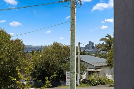 Photo of property in 1/221 Onewa Road, Birkenhead, Auckland, 0626