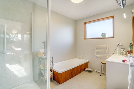 Photo of property in 11 Calder Place, Winton, 9720