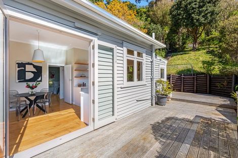 Photo of property in 26 Freeling Street, Island Bay, Wellington, 6023