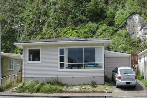 Photo of property in 85 Breaker Bay Road, Breaker Bay, Wellington, 6022