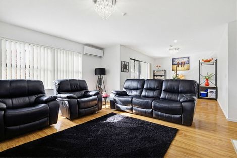 Photo of property in 2/124 Stancombe Road, Flat Bush, Auckland, 2016