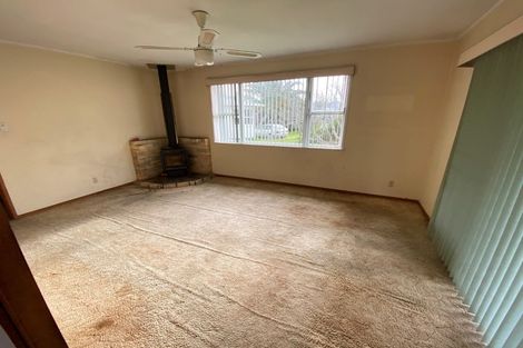 Photo of property in 2 President Avenue, Papakura, 2110