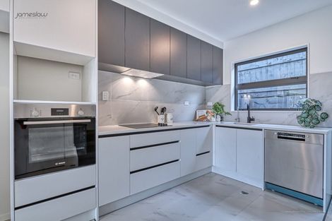 Photo of property in 11/13 Grove Lane, Pakuranga, Auckland, 2010