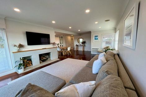 Photo of property in 2/32a Howard Road, Northcote, Auckland, 0627