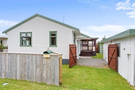 Photo of property in 3 Toi Street, Otaki Beach, Otaki, 5512