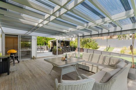 Photo of property in 13 Eastview Crescent, Stanmore Bay, Whangaparaoa, 0932