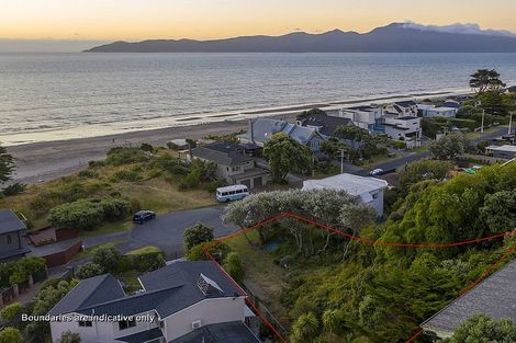 Photo of property in 19 Groves Road, Raumati Beach, Paraparaumu, 5032