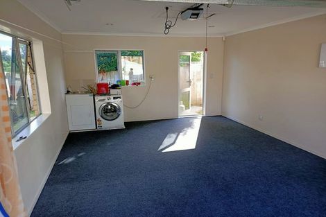Photo of property in 13 Thomas Rea Place, Te Atatu South, Auckland, 0610
