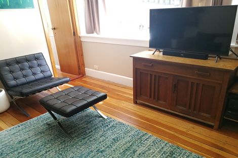 Photo of property in 180 Sutherland Road, Lyall Bay, Wellington, 6022