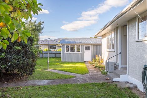 Photo of property in 16 Taylor Street, Carterton, 5713