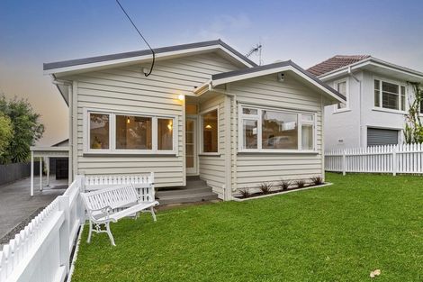Photo of property in 1/7 Evan Street, Belmont, Auckland, 0622