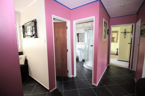 Photo of property in 16 Smith Street, Dannevirke, 4930