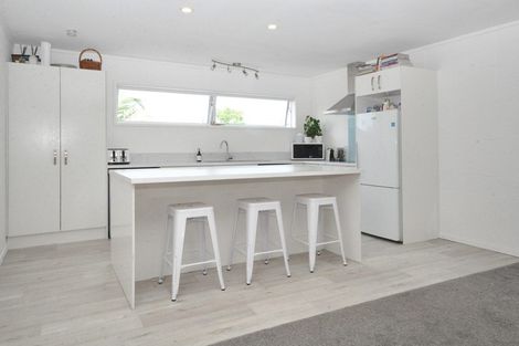 Photo of property in 7a Eagle Place, Red Beach, 0932