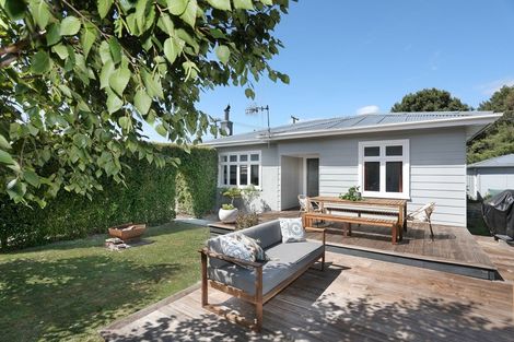 Photo of property in 16 Oxford Street, Marton, 4710