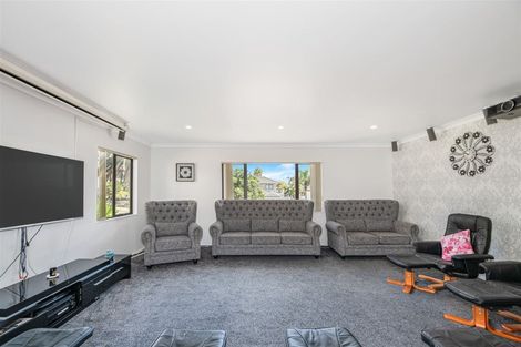 Photo of property in 76 San Valentino Drive, Henderson, Auckland, 0612
