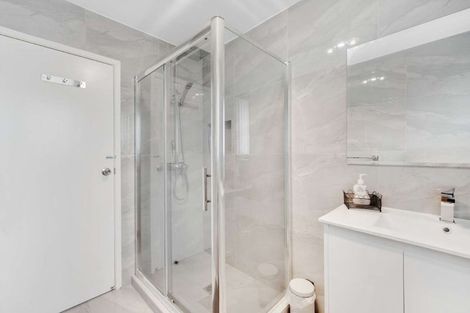 Photo of property in 429 Bucklands Beach Road, Bucklands Beach, Auckland, 2012