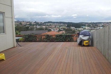 Photo of property in 8b Andover Way, Goodwood Heights, Auckland, 2105