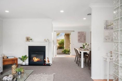 Photo of property in 2/12 Nakhle Place, Manurewa, Auckland, 2105