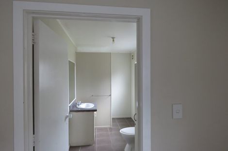 Photo of property in 16 Moncrieff Avenue, Clendon Park, Auckland, 2103