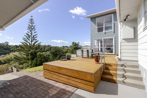 Photo of property in 100 Riversdale Drive, Merrilands, New Plymouth, 4312