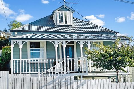 Photo of property in 19 St Aubyn Street, Devonport, Auckland, 0624