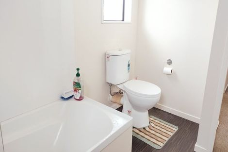 Photo of property in 18 Pyramid Place, Glen Eden, Auckland, 0602