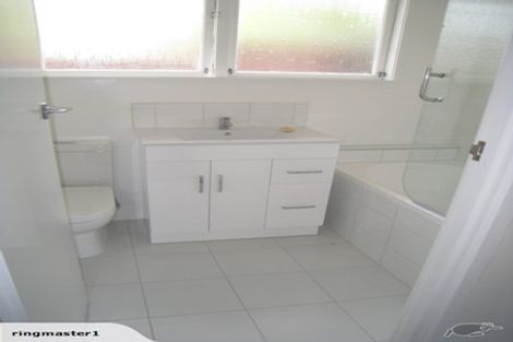 Photo of property in 2/10 Agincourt Street, Glenfield, Auckland, 0629