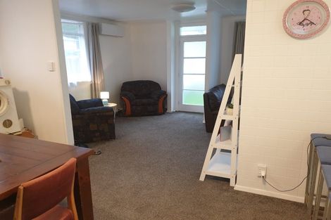 Photo of property in 35 Hanson Grove, Stokes Valley, Lower Hutt, 5019