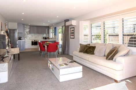 Photo of property in 76 Palatine Terrace, Saint Martins, Christchurch, 8022