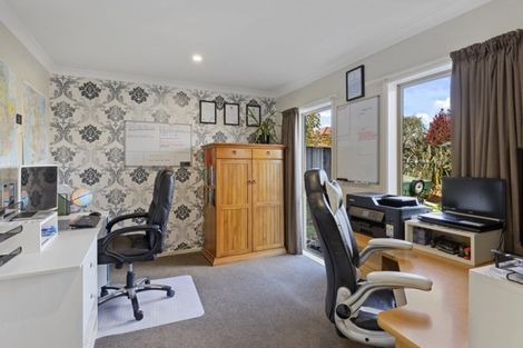 Photo of property in 28 Coolspring Way, Redwood, Christchurch, 8051