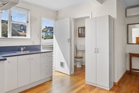 Photo of property in 16 Alexander Road, Raumati Beach, Paraparaumu, 5032