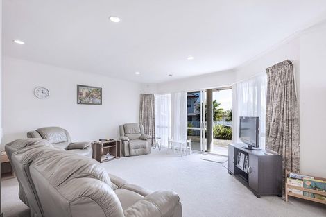 Photo of property in 2 Sunset Close, Western Heights, Hamilton, 3200