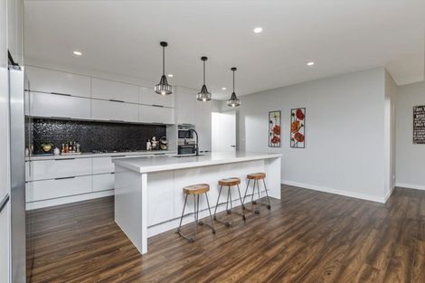 Photo of property in 8 Taraire Place, Orewa, 0931