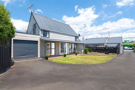 Photo of property in 2/8 Shakespeare Road, Milford, Auckland, 0620