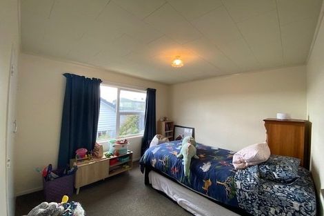 Photo of property in 2/24 Bell Street, Tawa, Wellington, 5028