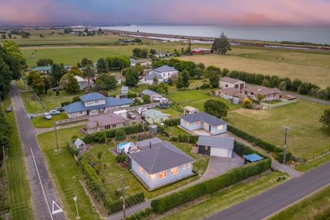 Photo of property in 21 Pitt Street, Clive, 4102