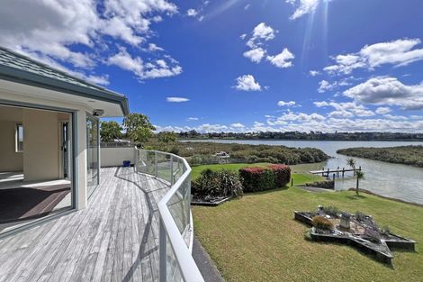 Photo of property in 10 The Terrace, Herald Island, Auckland, 0618