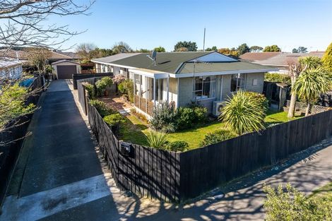 Photo of property in 8a Tamarisk Place, Parklands, Christchurch, 8083