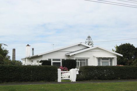 Photo of property in 121 Seaview Road, Westown, New Plymouth, 4310